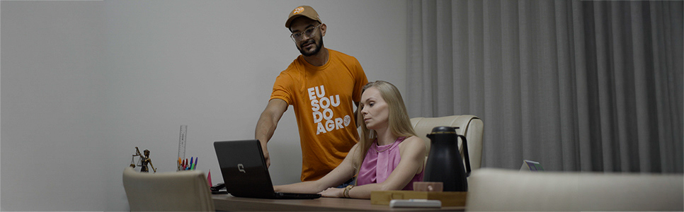 Andressa Procksch utilizando o SSCrop para gerenciar a fazenda familiar com dados organizados e uma visão clara de receitas, despesas e resultados, simplificando a gestão e facilitando o aprendizado da equipe